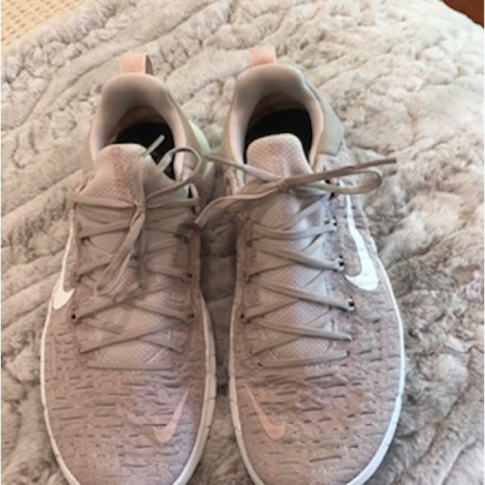 Nike sneakers pink color in new condition